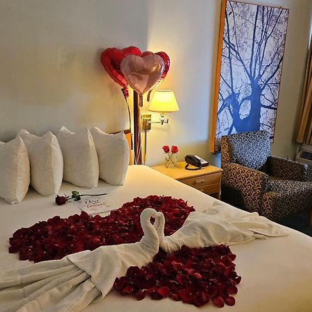 The Cedars Inn Hotel & Convention Centre Гибсонс Экстерьер фото