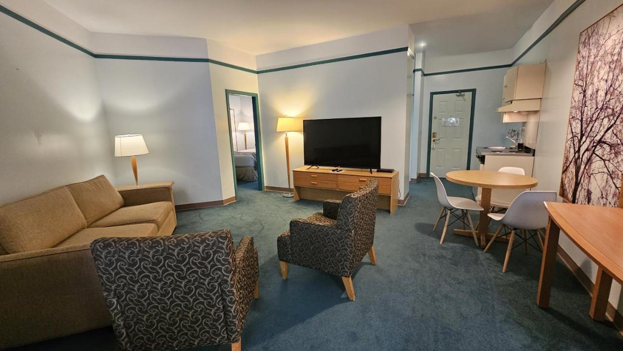 The Cedars Inn Hotel & Convention Centre Гибсонс Экстерьер фото