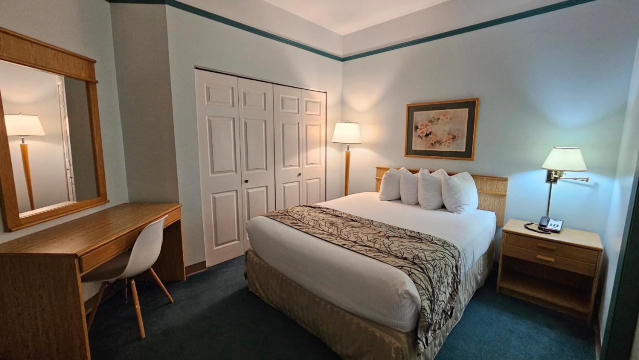 The Cedars Inn Hotel & Convention Centre Гибсонс Экстерьер фото